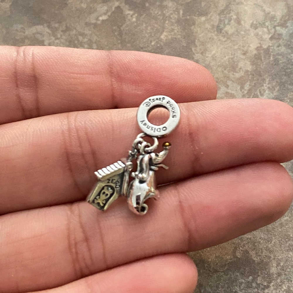 Pandora x Disney Parks Exclusive Zero Nightmare before Christmas charm